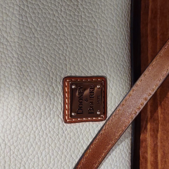Dooney & Bourke Leather Crossbody Bag Purse - Picture 2 of 8